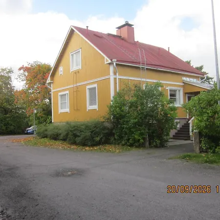 Saunallinen Huone Omakotitalossa - Old Wooden House- Own Sauna Appartement